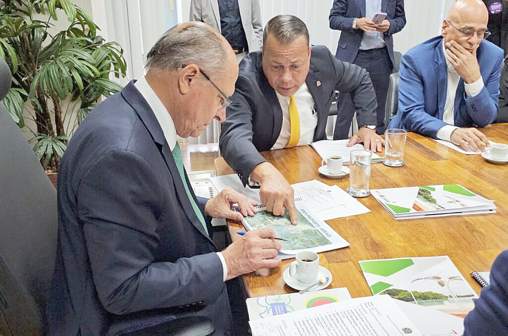 Prefeito de Cubatão oferece área para pátio de caminhões | Jornal da Orla