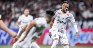Sem vitórias como visitante, Santos perde clássico para o Corinthians