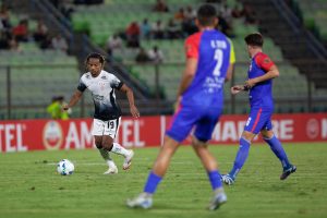 Corinthians perde gols, ‘desliga’ defesa e sofre empate com gosto de derrota na Venezuela