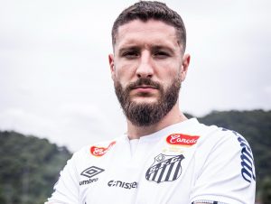 Sem poder estrear no Campeonato Paulista, Zé Rafael é anunciado como reforço no Santos