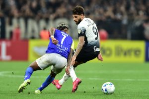 Corinthians sofre mais do que necessário, mas consegue vitória e classificação na Libertadores