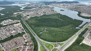 Políticos percorrem mangue e defendem outro local para pátio