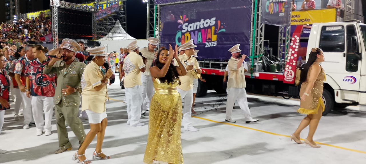 Samba chiclete e distribuição de cará marcam o desfile da Bandeirantes do Saboó | Jornal da Orla
