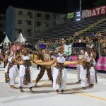 Dragões do Castelo encena jogo de búzios na passarela