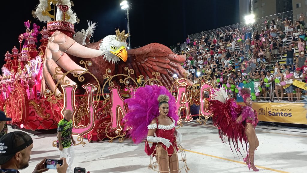 União Imperial traz campeões de bilheteria nas telonas para a Passarela do Samba