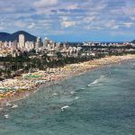 GCM de Guarujá resgata adolescente de afogamento em praia