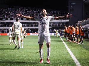 Após gol 13 mil do Santos, Guilherme se emociona: “O torcedor não vai esquecer de mim”