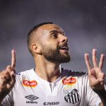 Em dia histórico, Santos vence São Paulo de virada e chega aos 13 mil gols