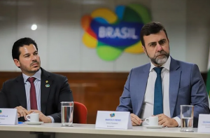 Ex-deputado de direita trabalha ao lado de liderança de esquerda