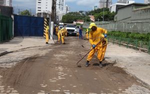 Após 48h de temporal, equipes ainda atuam para amenizar estragos