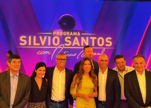 Em ritmo de festa, Farid visita estúdios do SBT