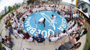 Capoeira ganha espaço no Quebra-Mar, em Santos