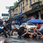 Motociclista sofre queda no Centro de Santos