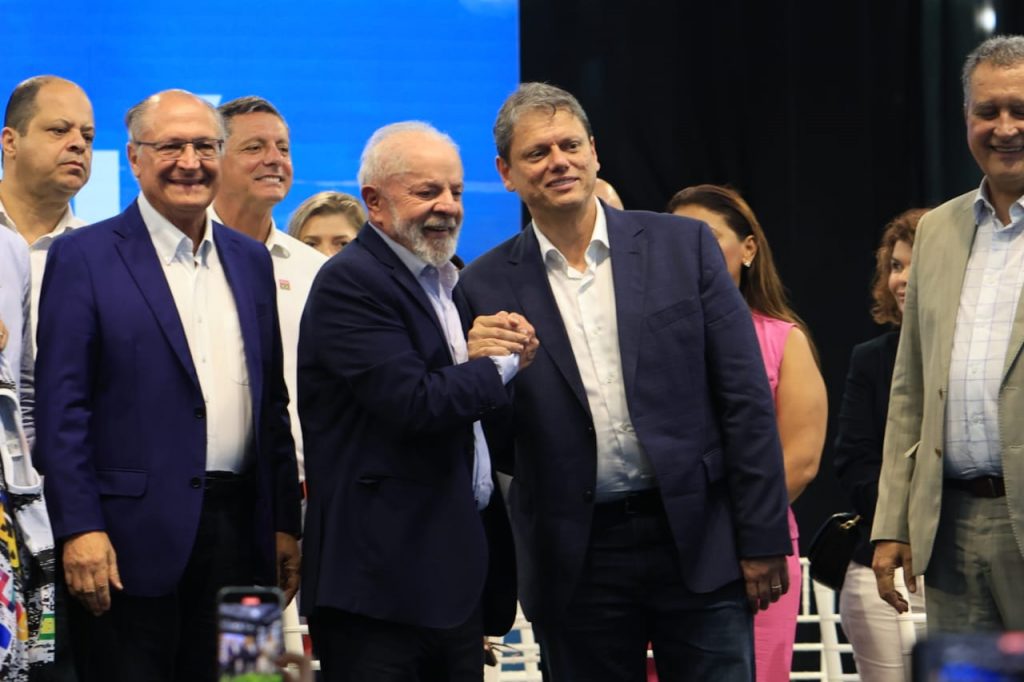 Rivais nas urnas, políticos pregam união na hora de governar