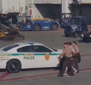 Casal santista é detido em aeroporto de Miami após confusão
