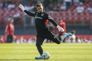 Goleiro Rafael renova com São Paulo até 2027 e comemora: ‘É o projeto da minha vida’