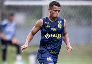 Santos empresta volante Sandry ao Athletic após desistir da vinda de Thiago Maia