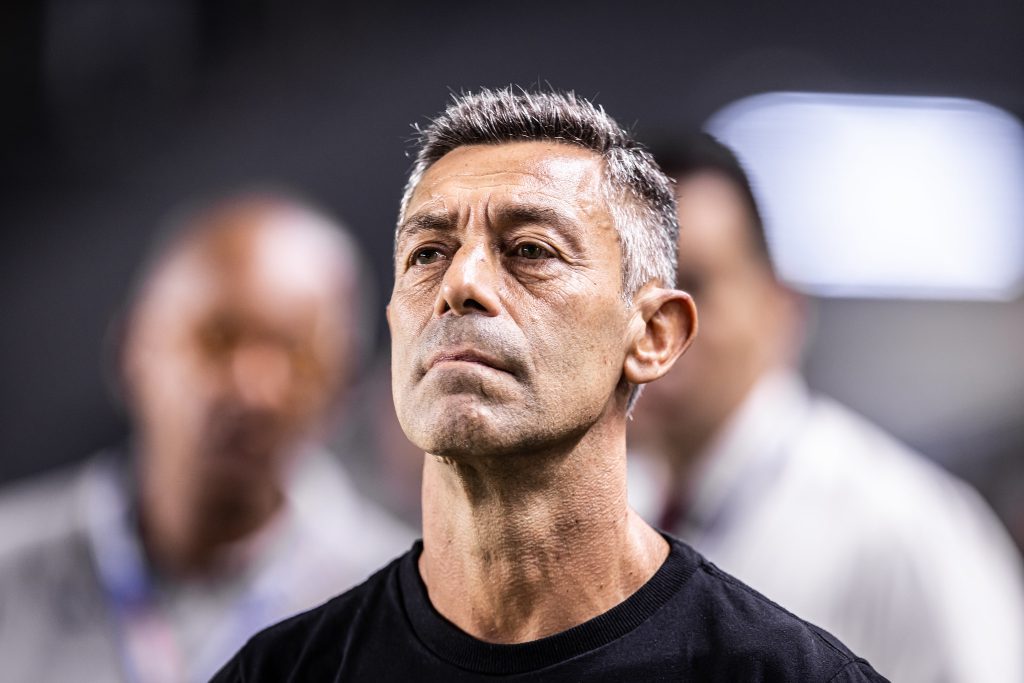 Caixinha aposta em um Santos compacto e na boa fase defensiva para superar o Corinthians