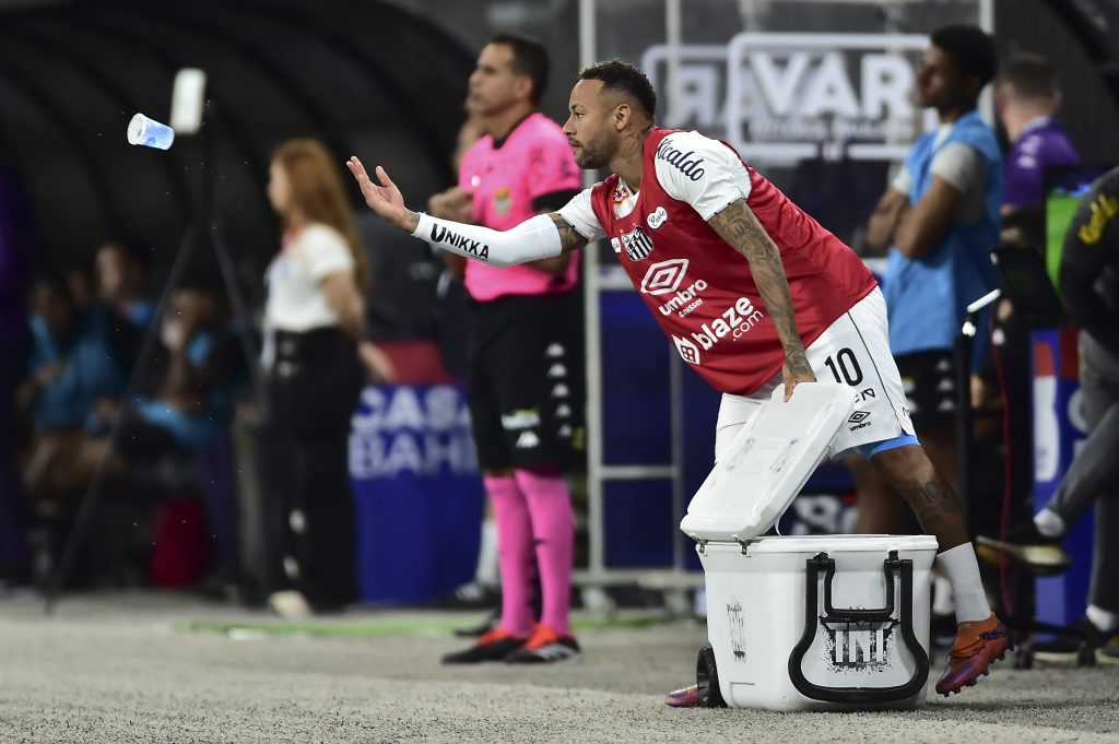 Caixinha revela que pediu para Neymar ficar no banco