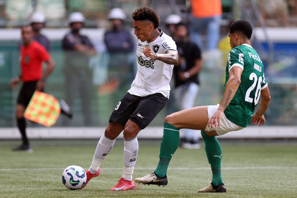 Palmeiras repete velhos erros, empata com o Botafogo na estreia do Brasileirão e é vaiado