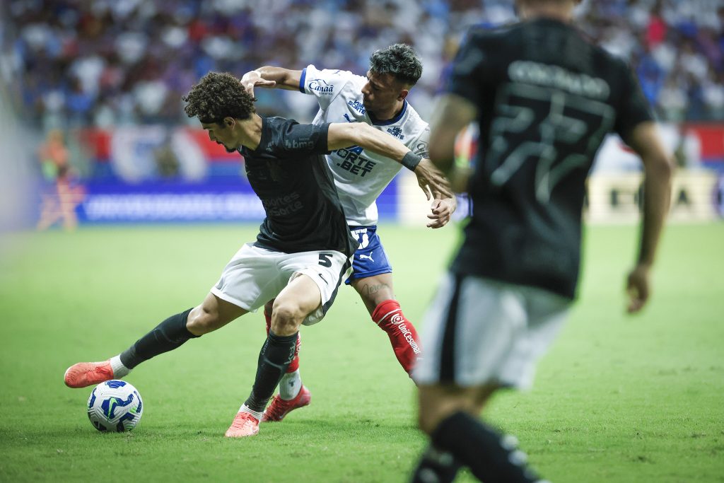 Corinthians usa reservas após título estadual e arranca empate com o Bahia em Salvador