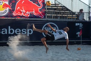 Arena Verão+ termina com Red Bull PG batendo o Corinthians no beach soccer