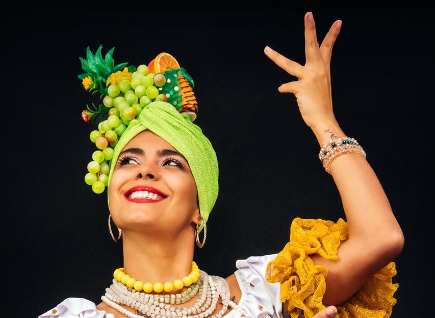 A bailarina que é dona de uma trupe circense | Jornal da Orla