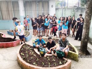 Restrição ao uso de celular transforma comportamento dos alunos