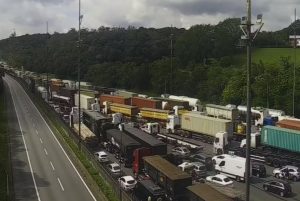 Congestionamentos no Sistema Anchieta-Imigrantes chegam a 54 km