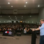 Tarcísio usa encontros com prefeitos para pavimentar reeleição