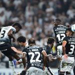 Corinthians vence Barcelona, mas cai pela terceira vez na pré-Libertadores