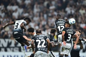Corinthians vence Barcelona, mas cai pela terceira vez na pré-Libertadores