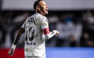 Neymar exalta eficiência do Santos nas bolas paradas: ‘Time campeão é assim’