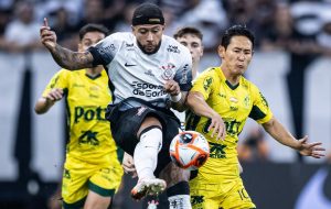 Memphis e Romero usam a cabeça e põem o Corinthians na semifinal do Paulistão