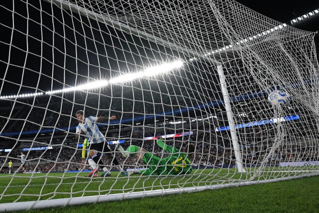 Em noite desastrosa, Seleção sofre goleada histórica da Argentina