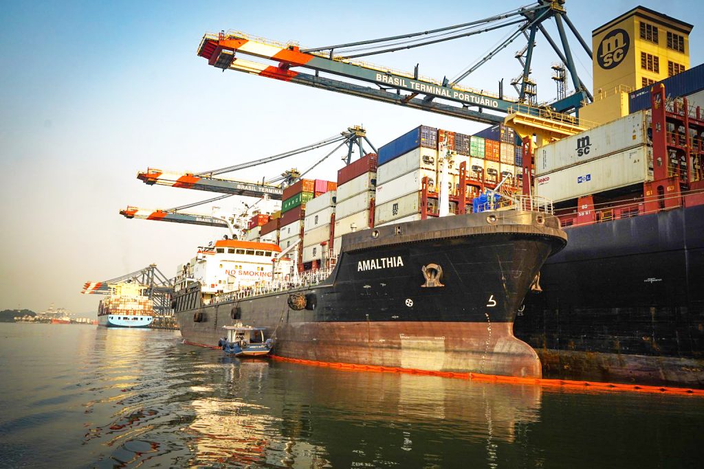 Porto de Santos registra recorde na movimentação de contêineres