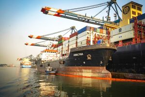 Porto de Santos registra recorde na movimentação de contêineres