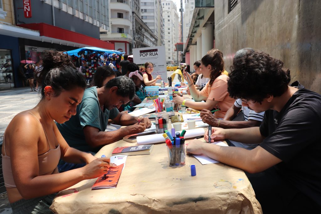Evento une saúde mental e arte em praças de Santos