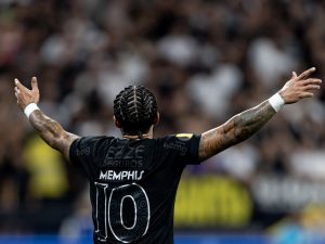 Depay elogia futebol brasileiro: “É um dos cinco mais fortes do mundo”