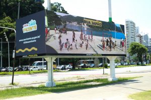 SV instala telão na praia para mostrar belezas naturais
