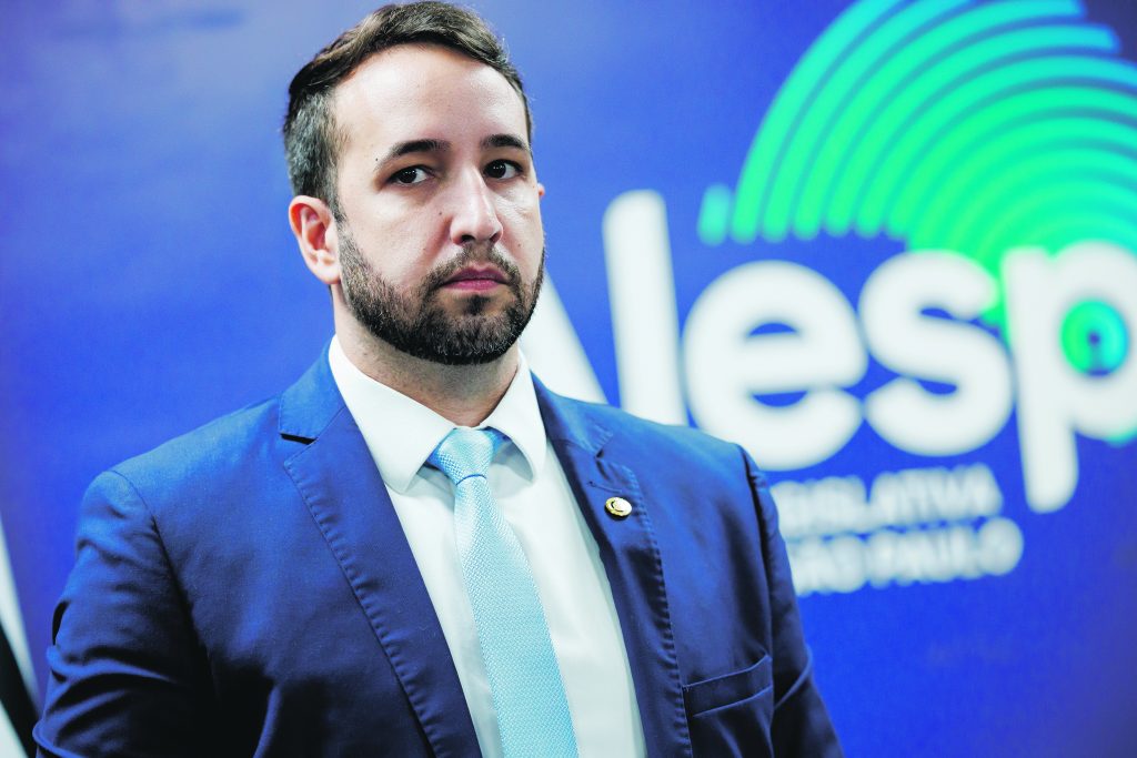 Coimbra faz contas de olho em vaga na Câmara federal