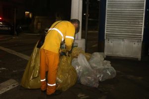 Santos recolhe mais de 4 mil toneladas de lixo após carnaval
