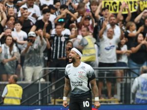 Memphis brilha e lidera o Corinthians na vitória contra Sport