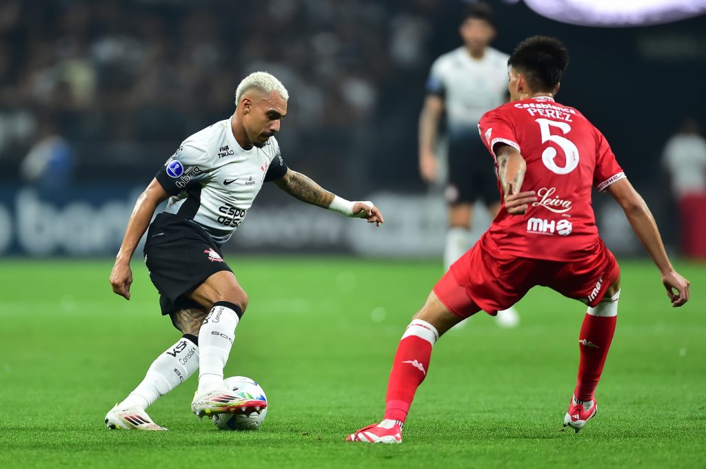 Corinthians perde em estreia na Sul-Americana