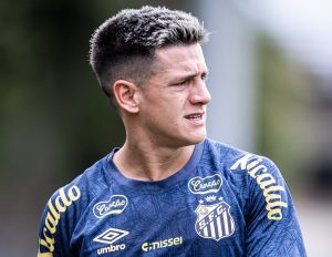 Leo Godoy desmente que tenha pedido para sair do Santos