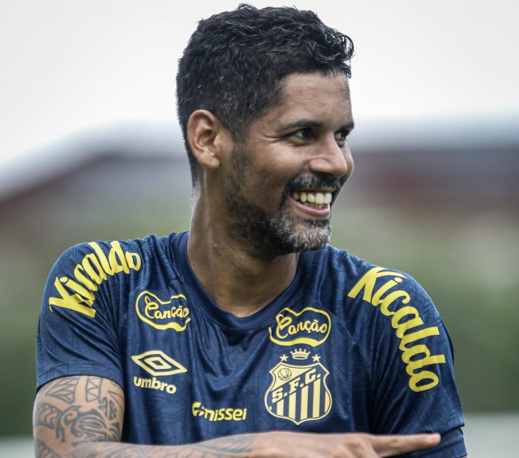 Aderlan cumpre etapa final de recuperação e se aproxima de retorno ao Santos