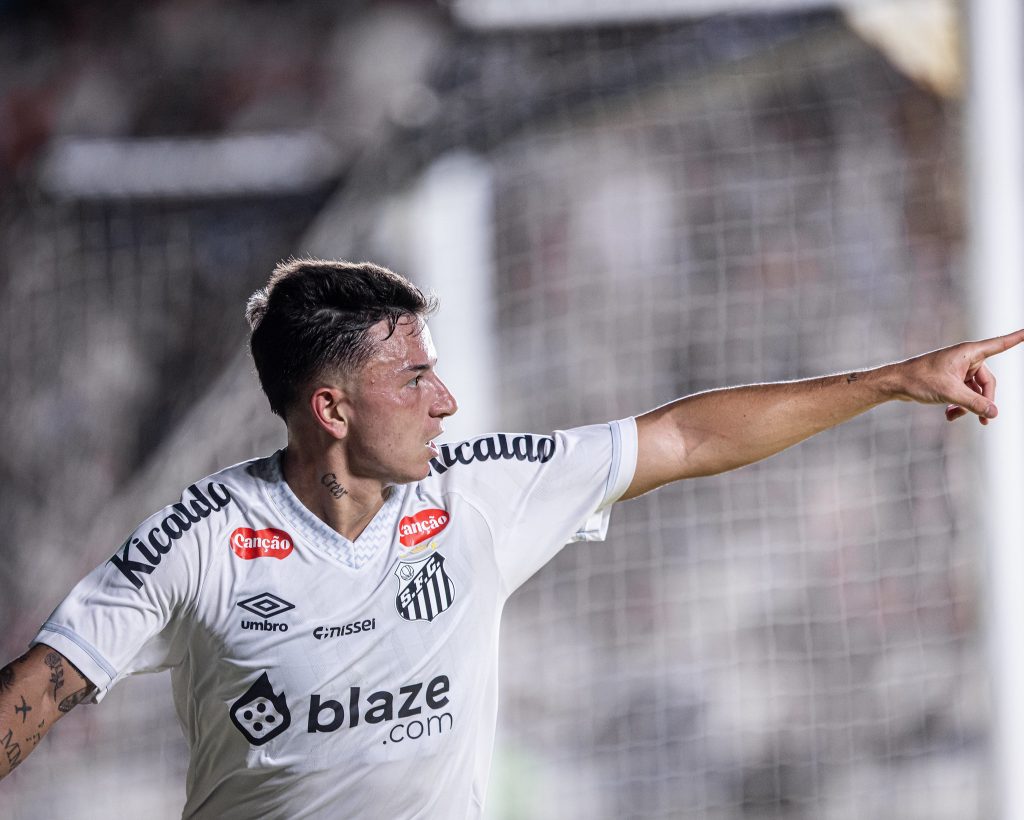 Com pouco ritmo de jogo, Barreal agrada técnico Caixinha e deve ter mais chances no Santos