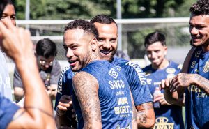 Sem dores, Neymar treina com o elenco e reforça o Santos na disputa do Brasileiro