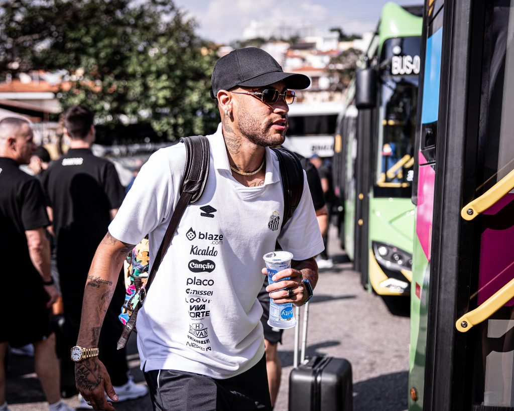 Cléber Xavier é apresentado e vê Neymar como solução para Santos reagir: ‘Nunca foi problema’