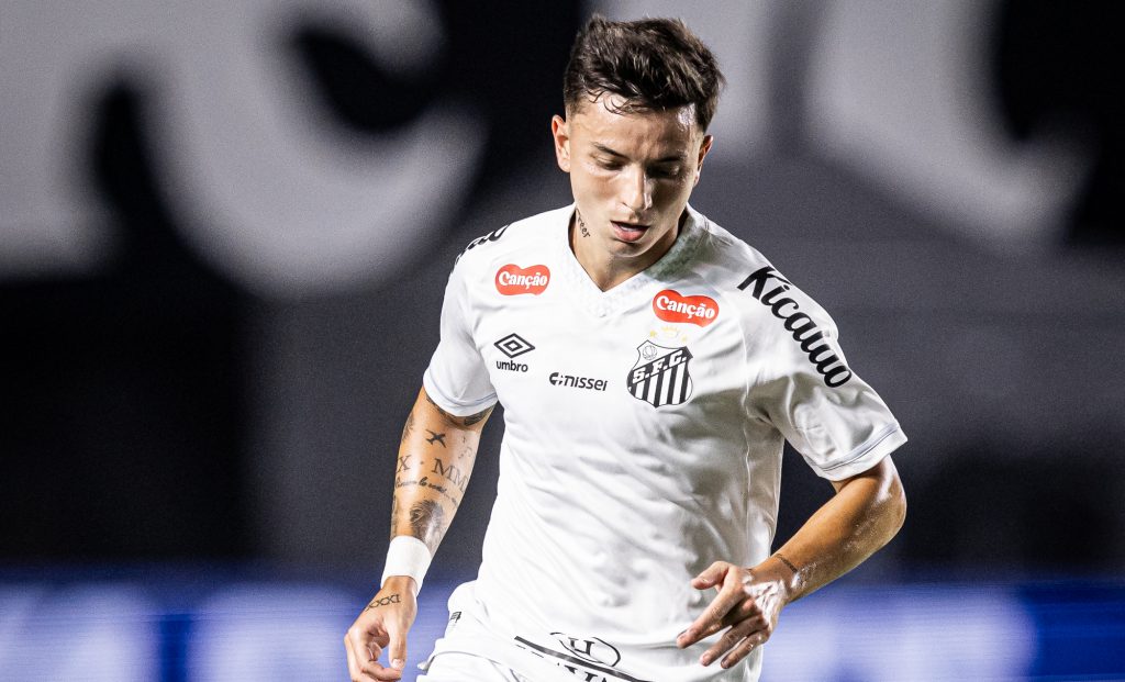 Barreal tem lesão na coxa esquerda e pode desfalcar o Santos contra o Bragantino